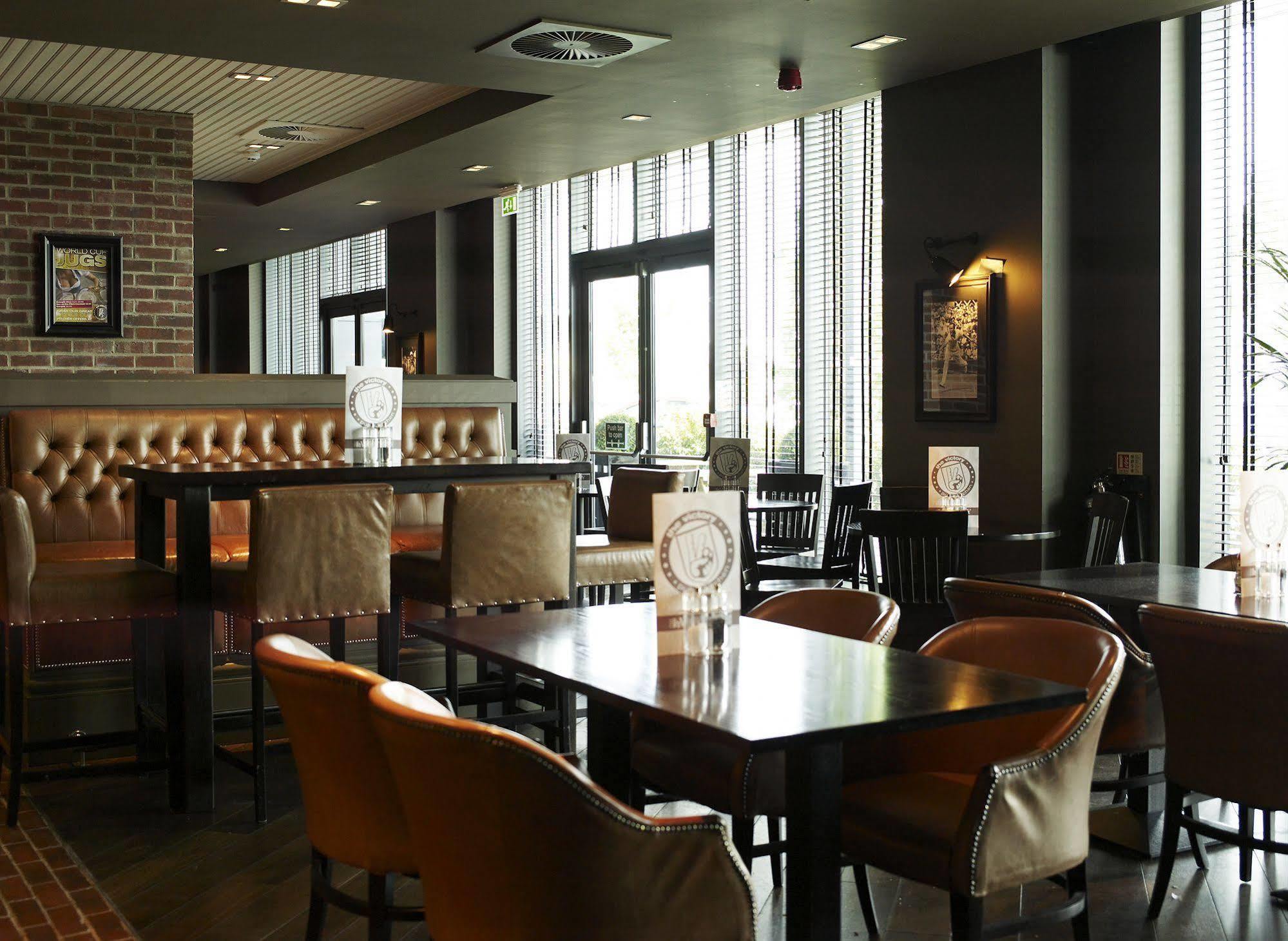 Village Hotel London Watford Elstree Esterno foto